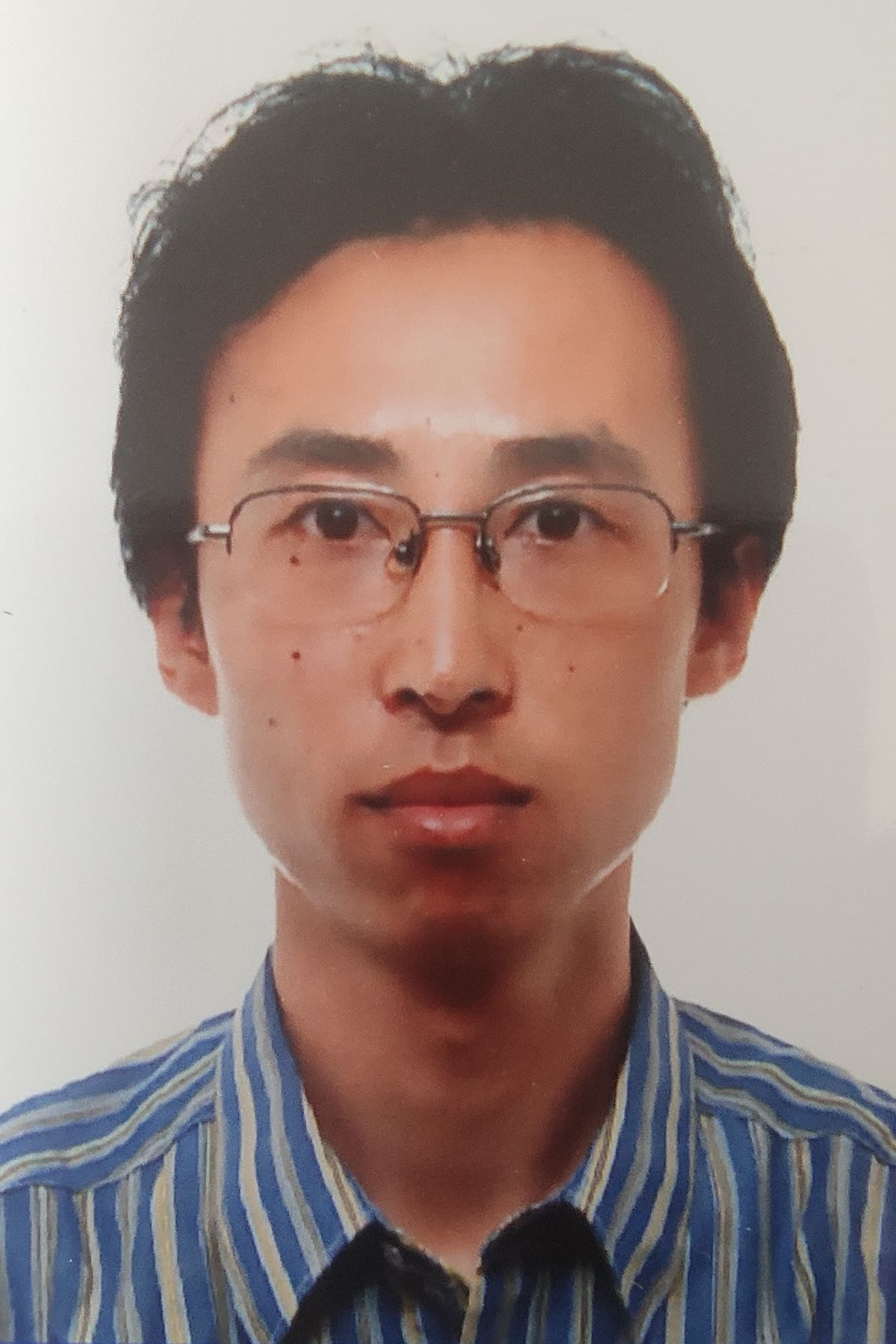 王磊.png